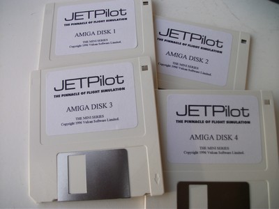 soft_disketa_(amiga)_jetpilot_diskety.jpg, 76kB