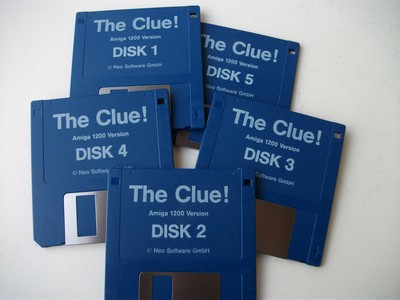 soft_disketa_(amiga)_theclue_diskety.jpg, 84kB