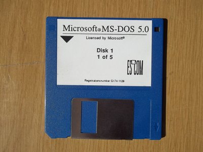 soft_diskety_35palc_pc_escom-microsoft-msdos50_disketa.jpg, 61 kB