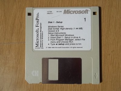 soft_diskety_35palc_pc_microsoftfoxpro250_disketa.jpg, 61 kB