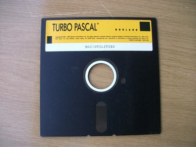 software_disketa525_pc_turbopascal_pred.jpg, 48kB