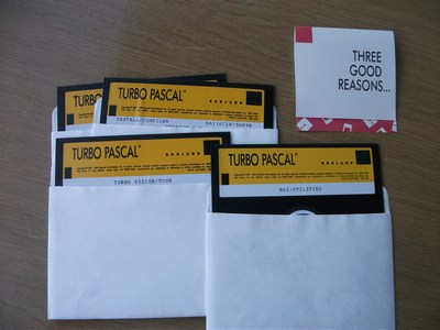 software_disketa525_pc_turbopascal_vse.jpg, 49kB