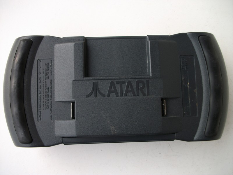 atari_lynx_vzad.jpg, 121 kB