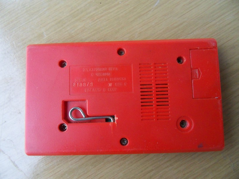 handheld_elektronika_nupogodi_original_vzad.jpg, 111 kB