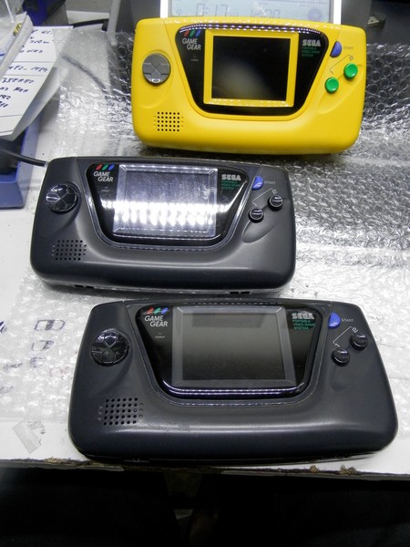 sega_gamegear_zluty_vse2.jpg, 86kB