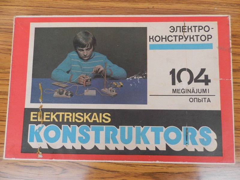 stavebnice_elektriskaiskonstruktors_krabpred.jpg, 114kB