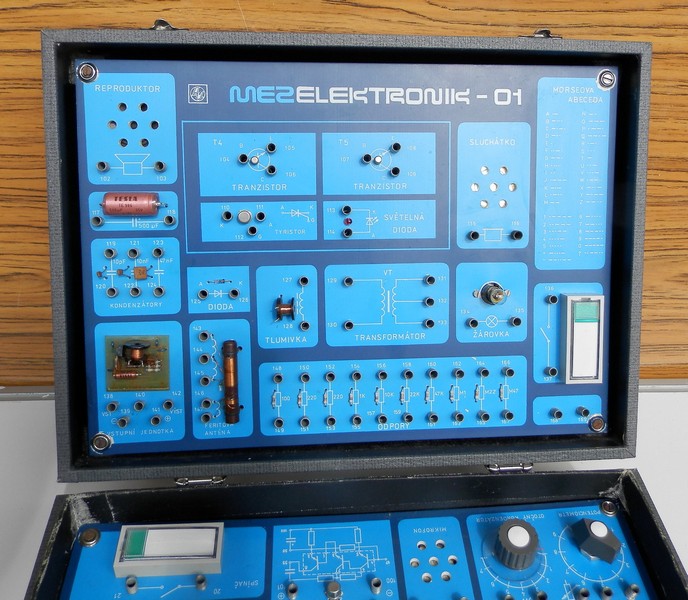 stavebnice_mezelektronik_01_pred2.jpg, 143kB