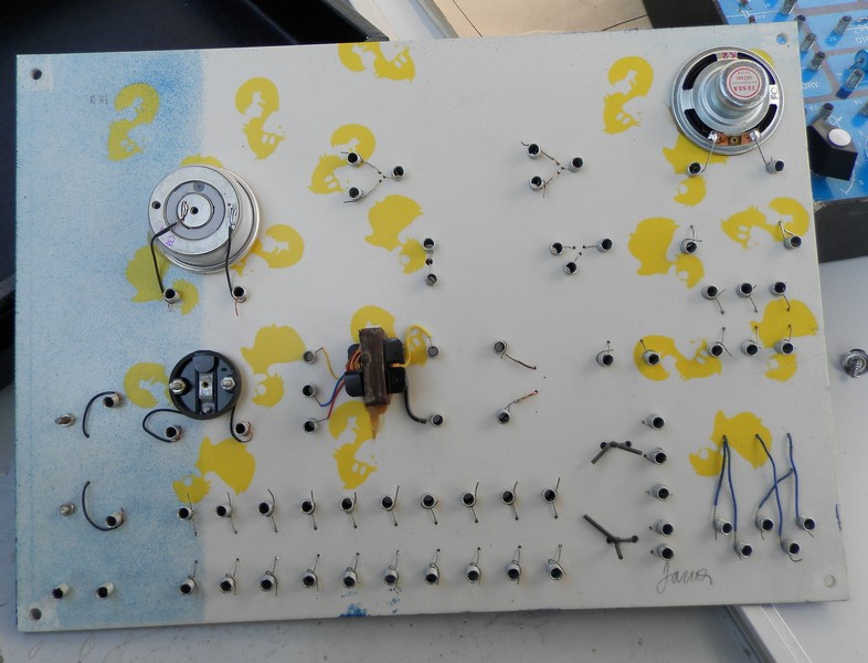 stavebnice_mezelektronik_01_uvnitr4.jpg, 114kB