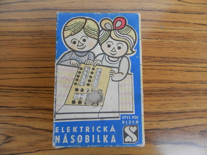 stavebnice_stylvdiplzen_elektronickanasobilka_krabpred.jpg, 125kB