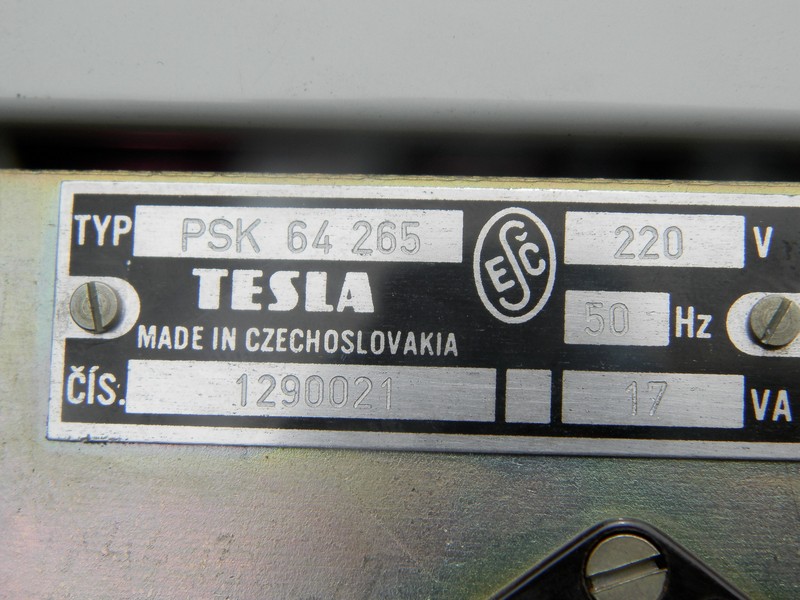 tesla_miniputer_stitek.jpg, 134kB