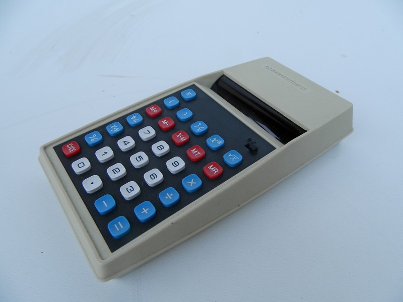 commodore_899d_dalsi_spod.jpg, 82kB