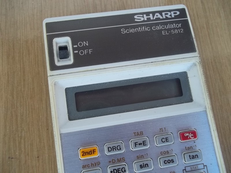 sharp_el5812_detail.jpg, 138kB