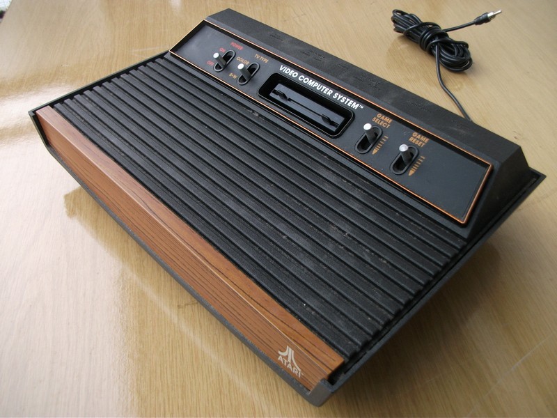 atari_2600staradrevo_spod.jpg, 197 kB