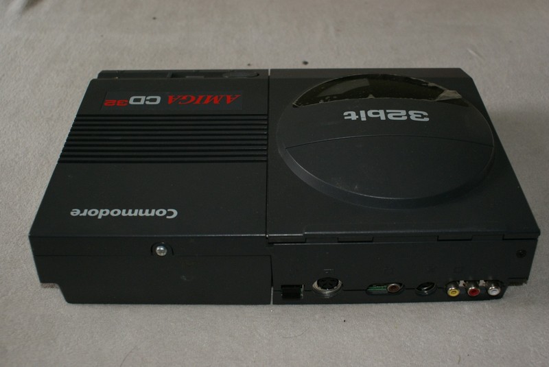 commodore_amigacd32_vrch3.jpg, 116 kB