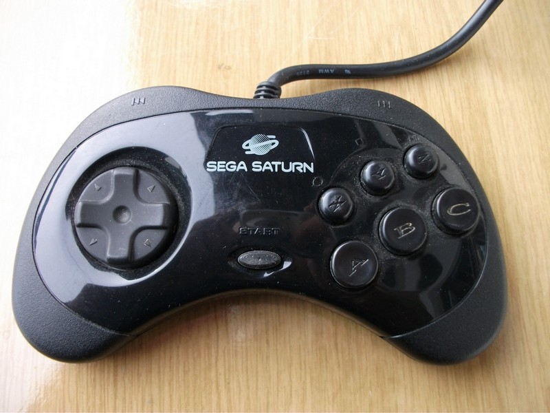 sega_saturn_ovladacpred.jpg, 164 kB