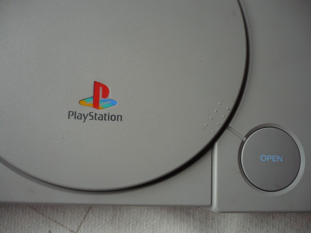 sony_playstation_detail.jpg, 70kB