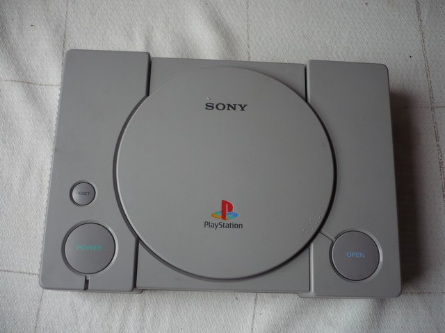 sony_playstation_samotny.jpg, 81kB