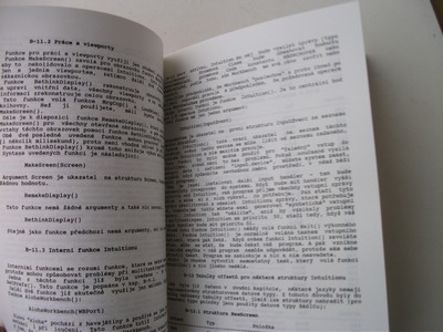 literatura_kniha_(amiga)_amigaprofi_otev.jpg, 105kB