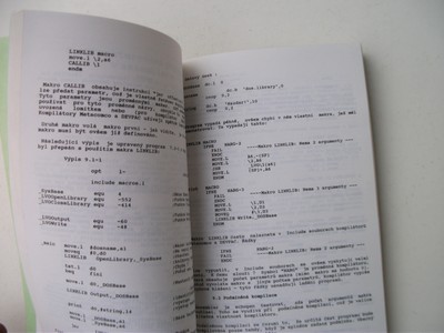 literatura_kniha_(amiga)_assembler68000_otev.jpg, 84kB