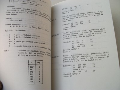 literatura_kniha_(ostatni)_mikroassembler_otev.jpg, 86kB