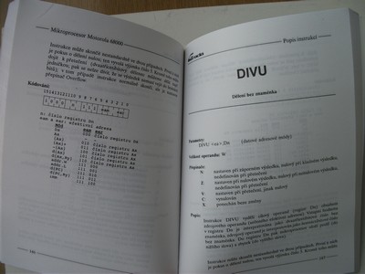 literatura_kniha_(ostatni)_ondrejcada_mikroprocesormotorola68000_otev.jpg, 80kB