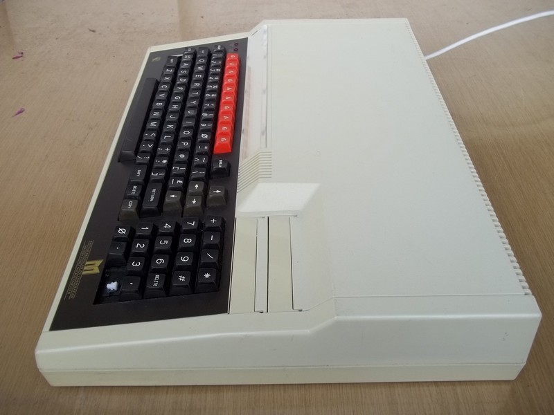 acorn_bbcmaster_spod2.jpg, 145 kB