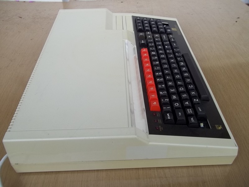 acorn_bbcmaster_vrch2.jpg, 147 kB