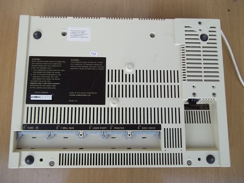 acorn_bbcmaster_vzad.jpg, 188 kB