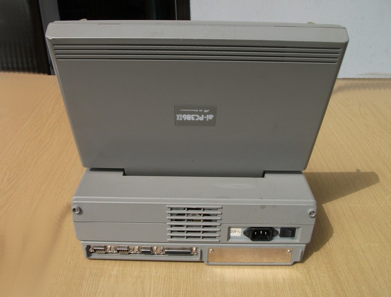 aielectronics_pc386sx_vzadu.jpg, 76kB