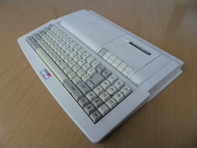 amstrad_464plus_spod.jpg, 117 kB