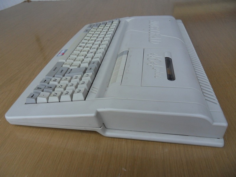 amstrad_464plus_spod2.jpg, 99 kB