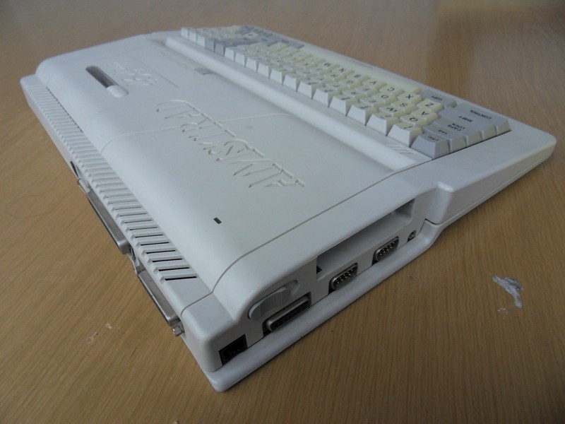 amstrad_464plus_vrch.jpg, 99 kB