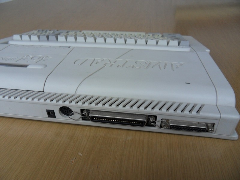 amstrad_464plus_vzadu.jpg, 103 kB