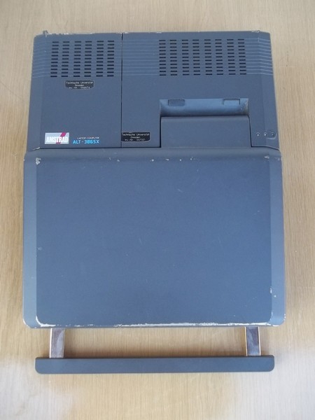 amstrad_alt386sx_zavpred3.jpg, 81kB