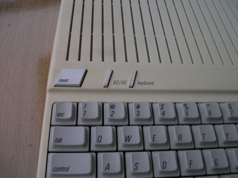 apple_2c_detail.jpg, 141 kB