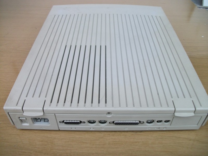 apple_macintoshlc3_vzad.jpg, 141 kB