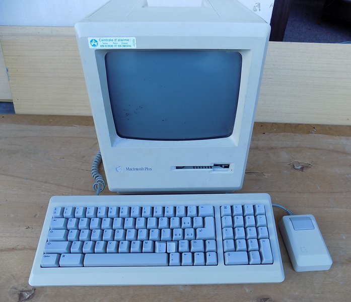 apple_macintoshplus_sestavapred.jpg, 121kB