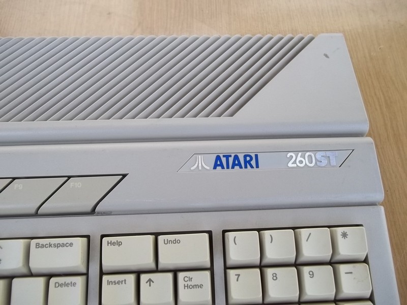 atari_260st_detail.jpg, 181kB