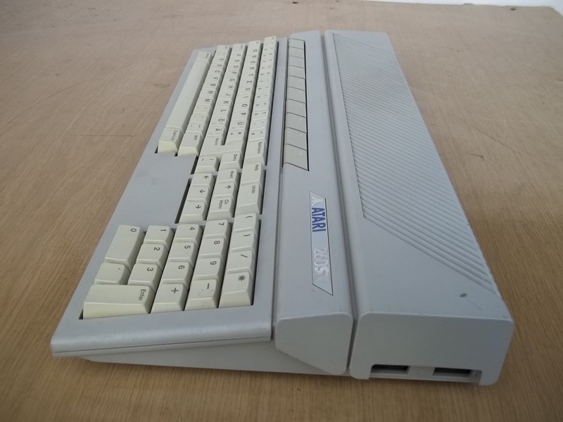 atari_260st_spod2.jpg, 154kB