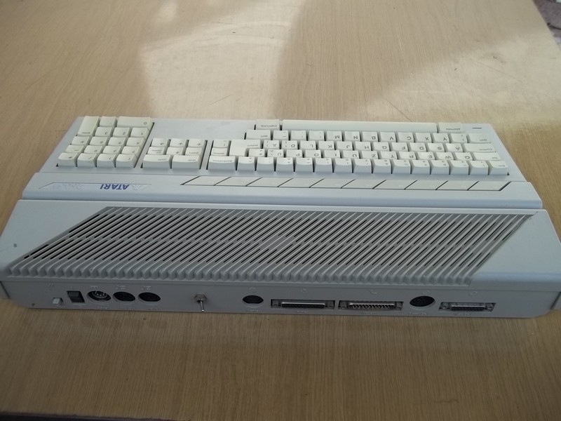 atari_260st_vzadu.jpg, 188kB