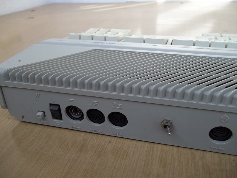 atari_260st_vzadudetail2.jpg, 169kB