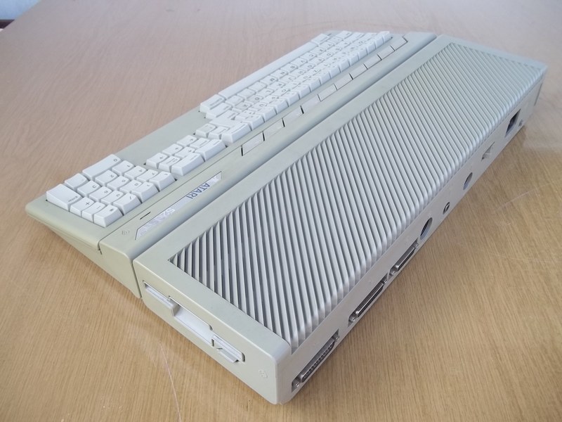 atari_520stfm_vrch.jpg, 191kB