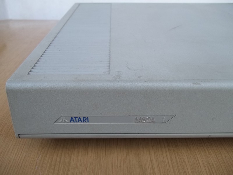 atari_mega1_detail.jpg, 128 kB