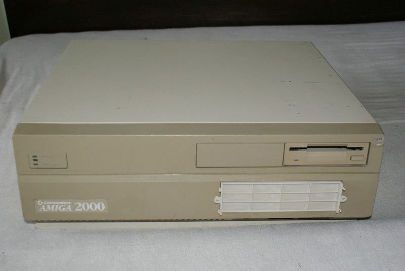 commodore_amiga2000_pred.jpg, 105 kB