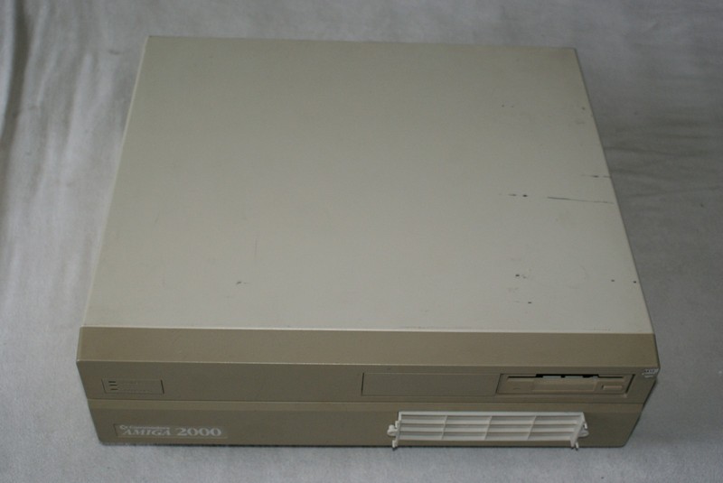 commodore_amiga2000_pred2.jpg, 98 kB