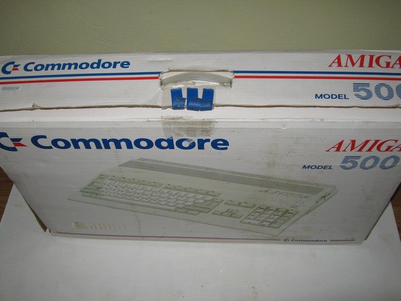 commodore_amiga500_krabicevzad.jpg, 90 kB