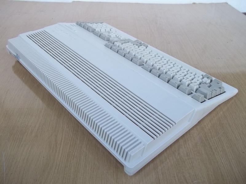 commodore_amiga500plus_vrch.jpg, 244kB