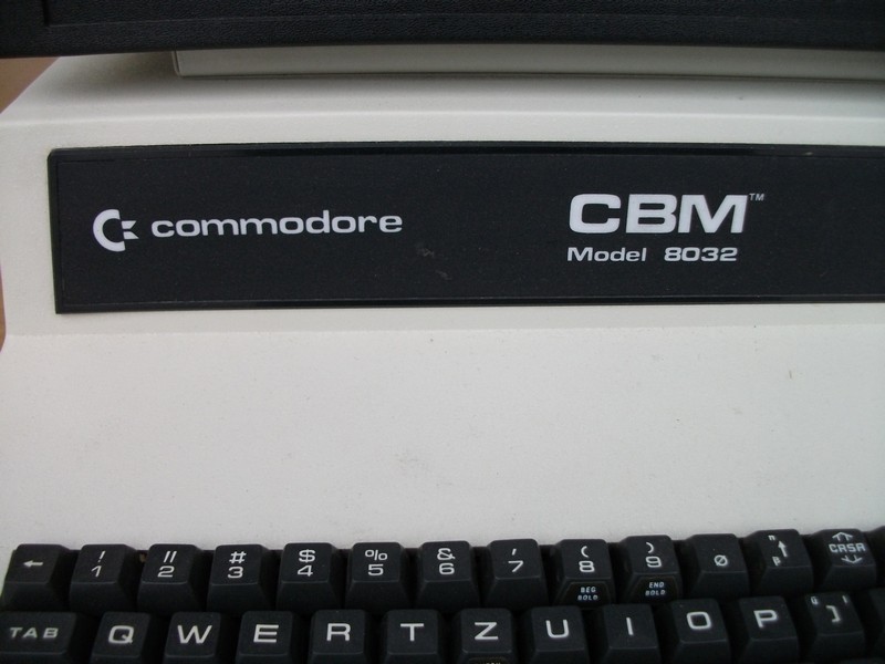 commodore_cbm8032_detail.jpg, 129 kB