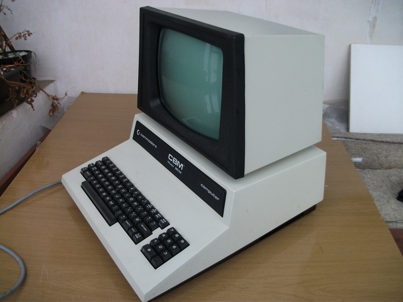 commodore_cbm8032_spod.jpg, 135 kB