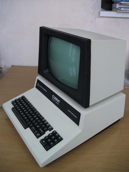 commodore_cbm8032_spodstoj.jpg, 98 kB